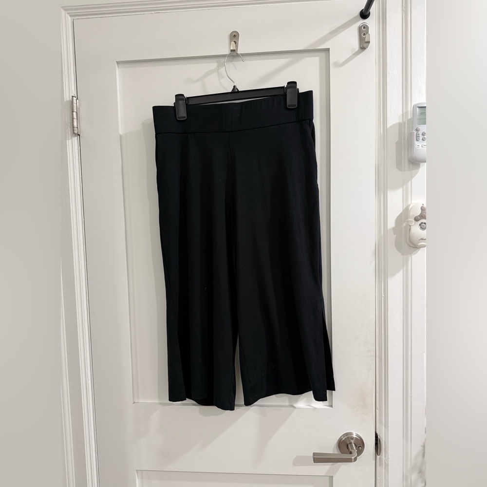 Unbranded black cropped gaucho pants w/ side slits